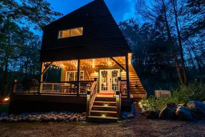Image de Cozy Cabin w/ hot tub, 2 mi from Lake George, 24 acres, fireplace