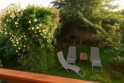 Image de Comme à la campagne, maison à 5 min de Paris 13 terrasse, jardin et barbecue!