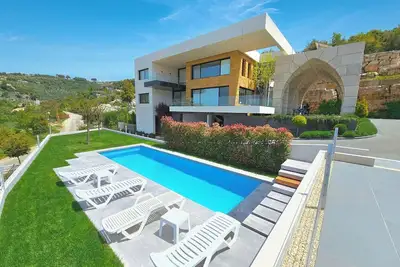 Image de Spacious 6-bedroom villa in delightful Bchaaleh with Ac