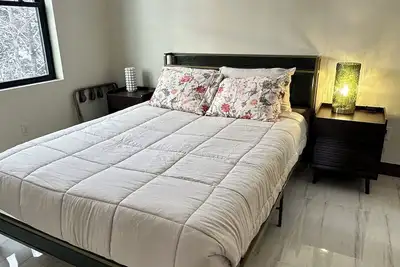 Image de The Little Black Shack where lake meets trail. Lake Gogebic Waterfront home