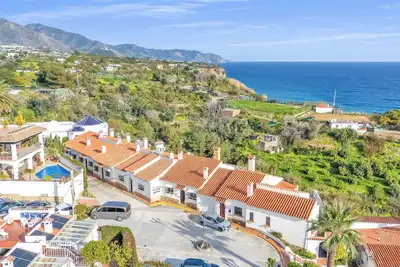 Image de Belle maison avec une très belle vue sur la mer, les montagnes et la campagne