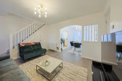 Image de Luxury Heathrow House Garden Lounge 3 Bedroom free parking