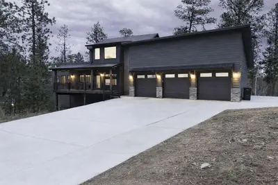 Image de Modern Mountain  Cabin  Hot Tub  Game Room  Garage