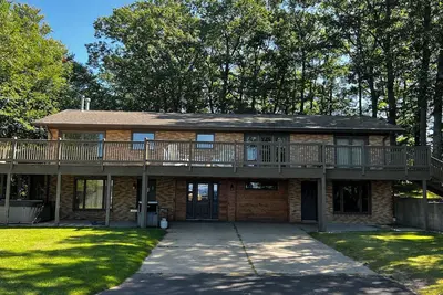 Image de Paradise Shores on Lake Michigan, Sandy Beach, Year-Round Hot Tub/Sauna, A+ View