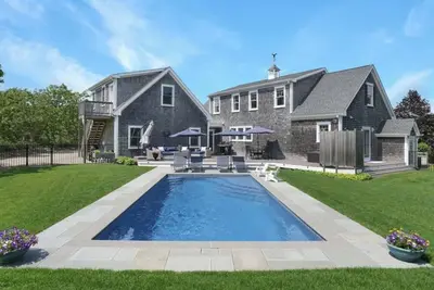 Image de New Summer Rental: Stunning Edgartown Retreat with Heated Saltwater Pool