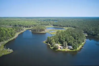 Image de 3-bedroom lake house minutes from Pictured Rocks boat cruises and Munising!