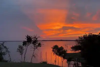 Image de Best Sunsets on the Lake! 2-Bed 1-Bath | Gameroom!