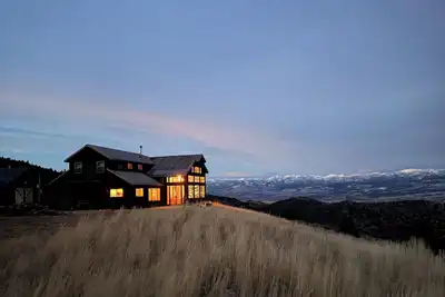 Image de Luxury Off-Grid Lodge with the Best Views in Montana