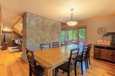 Image de Chalet style Spacious 4br/3ba, steps from the beach \nMulti-family, pet friendly