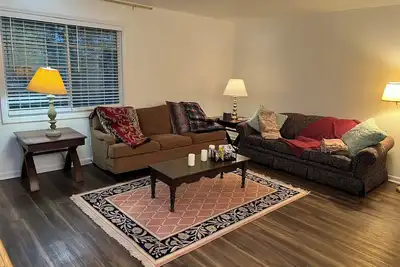 Image de 3 Queen + 1 twin bed/2 Full baths Luxury Apartment