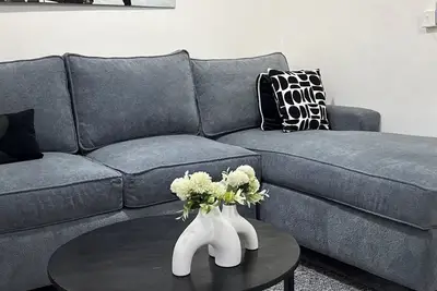 Image de Greg black apartment - With Ac/Netflix, Hotshower