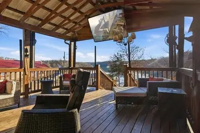 Image de Incredible View, Spacious 3-bedroom house, with large deck in peaceful cove 60mm