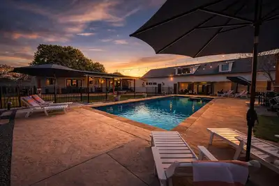 Image de Austin Group Retreat, Pool, Pickleball, Sleeps 22