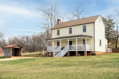 Image de Stockton Creek Farmhouse | 100 Acre Farm Retreat