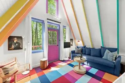 Image de Color Me Cozy A-Frame - Stylish North Georgia Cabin Near Helen