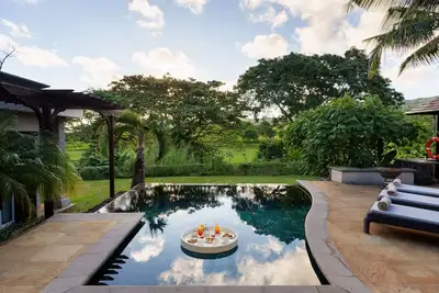 Image de Terrace 4-Bedroom Villa / Infinity Pool & Tropical Garden