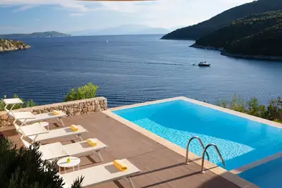 Villa Kalamos - Elegant Villa With Direct Sea Access