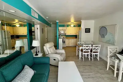 Image de Coco Plum Beach Paradise: Water Views, Heated Pool, and Boat Slip.