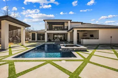 Image de Huge Modern Luxe Oasis with Pool