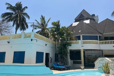 Image de Maison de vacances luxueuse de 3 chambres avec accès à la piscine à Diani Beach