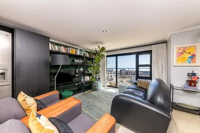 Image de Azure 218 Contemporary Beachside Escape