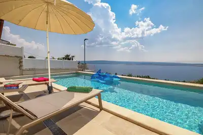 Image de Traumhafte Ferien-Doppelhaushälfte mit Pool und Panorama-Meerblick