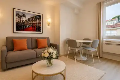 Image de Renovated 1-Bedroom apartment with direct Beach access - Near Palais