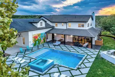 Image de Crown Jewel - Resort Style Pool & Sleeps 46