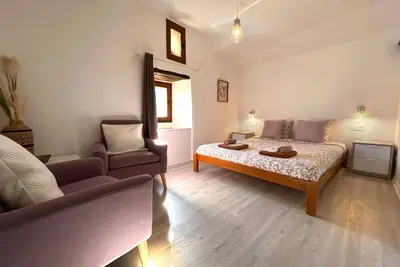 Image de Chambre d’hôtes « La Drobie 2-3 pers » avec vue montagne, piscine et jardin partagés