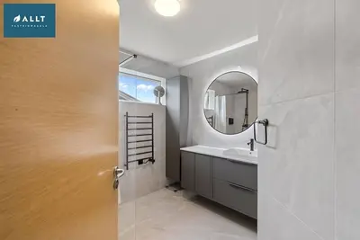 Image de 3-bedroom house in charming Njardvik close to the airport awaits you