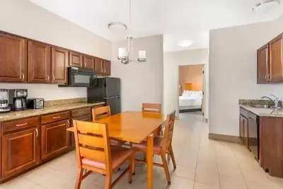 Image de Comfortable Tucson Suites w/ Kitchen + Pool & Game Room | Near UArizona