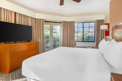 Image de Stay Close to Reid Park Zoo in 2 Suites w/ Kitchen and Outdoor Pool Access!