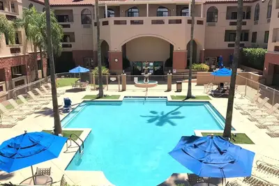 Image de Suite with Kitchen + Modern Comfort Near Tucson Botanical Gardens -  1. 4 mi