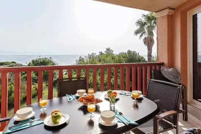 Image de Pieds dans l’eau à la badine