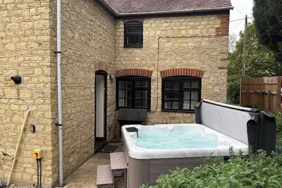 Image de Perfect family getaway, close to Silverstone, Dog-Friendly, Games room and Hot Tub