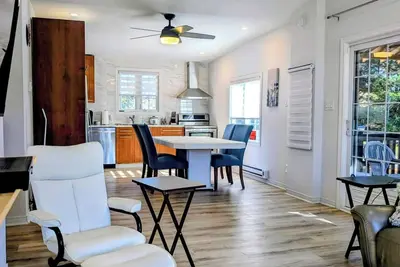 Image de Cosy 3 bedrooms cottage, 4 seasons close to Cayamant lac and trail. Free parking