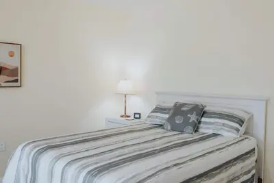 Image de Cozy Cove! In-town & Convenient!