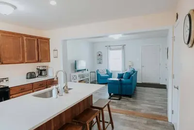 Image de Eagle Aerie-In town, Convenient!