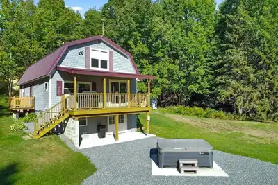 Image de Sunset Views & Soaks - Golden Hour Retreat