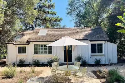 Charming Montecito Garden Cottage