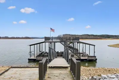 Image de *Rare* Waterfront Flat Lot with Dock, Tunnel Slide, Outdoor Kitchen, Hot Tub
