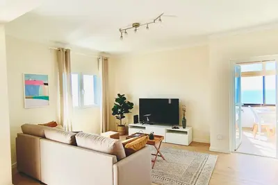 Image de Foz do Arelho Sunset Sea Views Apartment - Sea Front Balcony, Pet Friendly