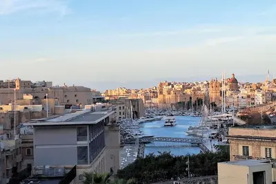 Image de Stairway to Heaven - A beautiful 3 story stone heritage apartment that sleeps 4.