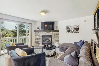 Image de Half mile from Schweitzer Ski Resort, family and pet friendly with forest views