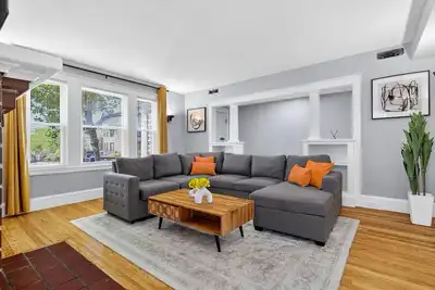 Luxury 5br Apt | Boston