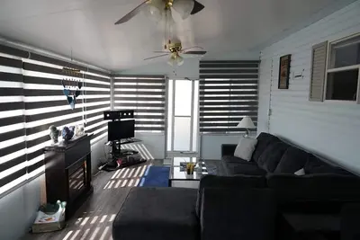 Image de Newly Renovated Lakeview Cottage on Lake Erie in Sherkston Shores by Elco Beach