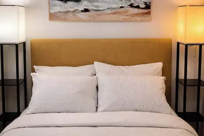 Image de Spacious 3 Bed - Steps to Kendall