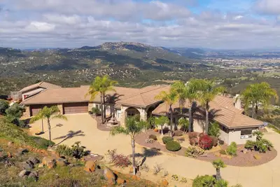 Image de Private Hilltop Villa w/ Views From Pool & Jacuzzi