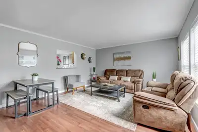 Image de Mile High 5br Escape – Walk To Shops | Sleeps 13