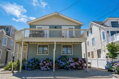 Image de Avalon recently renovated townhome with 4 bedrooms/2baths